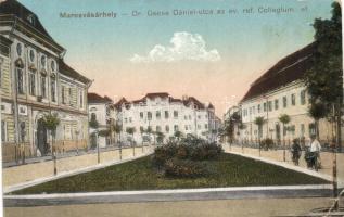 Marosvásárhely, Targu Mures; Dr. Gecse Dániel utca és a Református Kollégium / street, dormitory (vágott / cut)