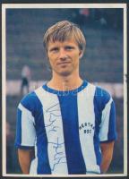 Varga Zoltán (1945-2010) az FTC labdarúgója aláírása őt magát ábrázoló fotólapon