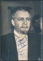 Reményi Sándor (1915-1980) aláírása őt magát ábrázoló fotón