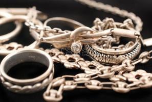 Ezüst(Ag) ékszer tétel, nyakláncok karkötő, fülbevaló, gyűrűk, jelzettek, br: 64,5 g