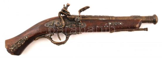 Kb. 16-17. századi ütőkakasos elöltöltős pisztoly, díszes replika, működő lakattal, h: 38 cm