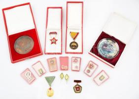 15db vegyes szocialista jelvény, emlékérem főként eredeti tokkal, közte "Kiváló Dolgozó", "Szocialista Brigád" jelvények, "Aranykalász Újkígyós" zománcozott fém jelvény tokban T:vegyes