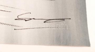 Olvashatatlan jelzéssel: Hajók a vízen, távol-keleti életkép, vegyes technika, vászon, 30,5×22 cm