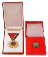 ~1960. "Munkásőr" szolgálati zománcozott jelvény 5 év szolgálat után sérült tokban + 1970....