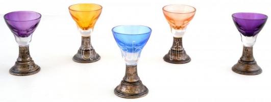 5 db különféle fémtalpas likőrös pohár, különböző színekben, apró kopásnyomokkal, d: 5 cm