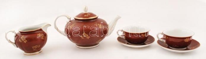 Hollóházi porcelán teás készlet, hiányos: kanna (m: 16 cm), kiöntő (m: 10 cm), 2 db csésze+alj (d: 10,5 ill. 14,5 cm), kézzel festettek, jelzettek, kis kopásnyomokkal