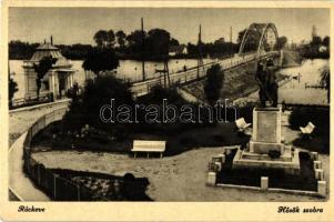 Ráckeve, Hősök szobra