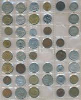 434db-os vegyes külföldi fémpénz tétel albumba rendezve T:vegyes
434pcs of various metal coins in a...