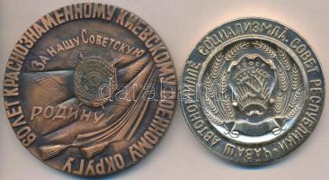 Szovjetunió. 1979 "A Kijevi Katonai Körzet 60. évfordulója / 1919-1979" fém emlékérem (70mm) + DN "Csuvas Autonóm Szovjet Szocialista Köztársaság" fém emlékérem (60mm) T:2 Soviet Union 1979. "60th Anniversary of the Kiev Military District / 1919-1979" metal commemorative medal (70mm) + ND "Chuvash Autonomous Soviet Socialist Republic" metal commemorative medal (60mm) C:XF