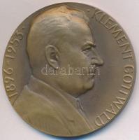 Csehszlovákia 1971. Klement Gottwald 1896-1953 Br emlékérem dísztokban. Szign.:P (50mm) T:1- Czechoslovakia 1971. Klement Gottwald 1896-1953 Br commemorative medal in case. Sign.:P (50mm) C:AU