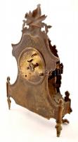 Asztali óra, gazdagon díszített réz házas, porcelán számlapos (repedésekkel), működik, matricás putt...