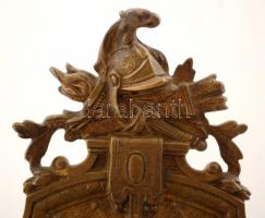 Asztali óra, gazdagon díszített réz házas, porcelán számlapos (repedésekkel), működik, matricás putt...