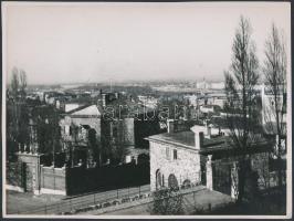 cca 1935 Reich Péter Cornel 3 db vintage budapesti felvétele, feliratozva, egy pecséttel jelezve, 16x23 cm