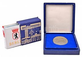 NDK 1987. "750 éves Berlin" fém emlékérem eredeti dísztokban (40mm), és hozzá tartozó képe...