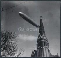 1931. március 29. Gráf Zeppelin léghajó (LZ-127) Budapest, Zugló felett, korabeli negatívról készült 11x12 cm-es modern nagyítás