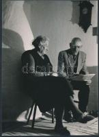 1968 Kovács Sándor: Esti hangulat falun, aláírt vintage fotóművészeti alkotás, 18x24 cm