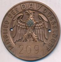 Németország DN &quot;Düsseldorf Alpesi Klub&quot; számozott Br plakett (53mm) T:2 függesztés céljából lyukasztva Germany ND &quot;Mitglied des DAV Düsseldorf&quot; numbered Br plaque (53mm) C:XF with holes for suspension