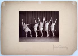 cca 1935 Szentpál Olga tánccsoportjának öt tagja, Strelisky műterem felvétele, feliratozva, az iskola archívumából, 16x21 cm, karton (sérült) 28x39 cm