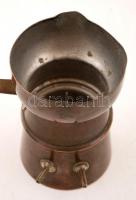 Dekoratív réz kávékiöntő, a nyélen fonott rátéttel, kis horpadásokkal, d: 8 cm