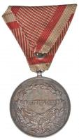1917. "Károly Ezüst Vitézségi Érem I. osztálya" jelzett ezüst kitüntetés mellszalagon, &qu...