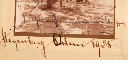 1925 Azonosítatlan gróf téli kutyás portréja, fotó, alul feliratozva, díszes fém keretben, 14,5×10 c...