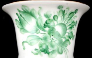 Herendi zöld virágmintás mini karmos váza, kézzel festett, hibátlan, jelzett, m: 7,5 cm