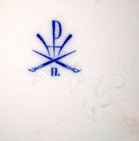 Herendi termésekkel díszített kis váza, kézzel festett, hibátlan, jelzett, m: 10 cm