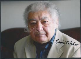 Csoóri Sándor (1930-) a Nemzet Művésze címmel kitüntetett, kétszeres Kossuth-díjas és kétszeres József Attila-díjas magyar költő, esszéíró, prózaíró, politikus saját kezű aláírása fotón. Szép állapotban, cca 12x18cm