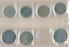 111db-os vegyes magyar és külföldi fémpénz tétel albumba rendezve, nem minden oldal beillesztett, kö...