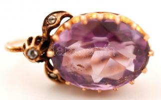 Arany 14K (Au.) fülbevaló pár, csiszolt ametiszt kővel, jelzett, eredeti dobozában,  bruttó: 7 g