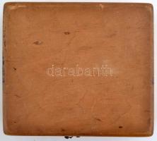 5 db különféle festett ólomkatona, egy részük jelzett, különböző méretben + lengyel fa szivarosdoboz...