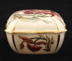 Zsolnay virágmintás kis ékszertartó dobozka, kézzel festett, hibátlan, jelzett, 8x8x4,5 cm