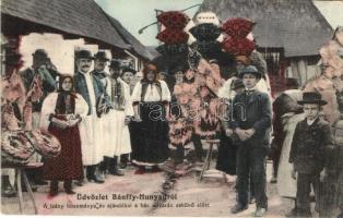 Bánffyhunyad, Huedin; A leány hozománya és ajándékai a ház udvarán esküvő előtt, kiadja Mocsáry Kálmán / Transylvanian folklore, before the wedding, girl&#039;s dowry and presents (Rb)