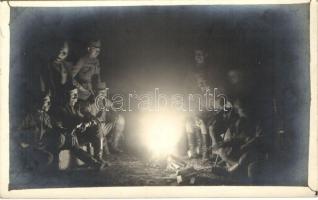 Osztrák-Magyar katonák csoportképe a tábortűz körül / Group of K.u.K. soldiers around a campfire, photo (EK)