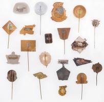 ~1960-1970. 20db-os vegyes magyar jelvény és kitűző tétel, sok zománcozott és "KISZ" témáj...