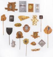 20db-os vegyes magyar és külföldi jelvény kitűző tétel, legtöbb zománcozott T:vegyes