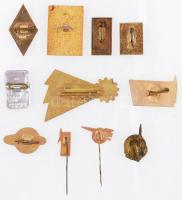 11db-os vegyes jelvény és kitűző tétel a szovjet űrprogramról és Gagarinról, közte "Gagarin Kol...