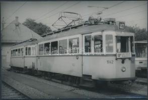 cca 1950-1970 A megszűnt 10A villamos, Linzbauer Tamás fotója, hátulján feliratozva, pecséttel jelzett, 11,5×16,5 cm