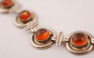 Borostyánnal díszített ezüst(Ag) kereszt alakú medál és karkötő(h: 16,5 cm), br: 17,6 g