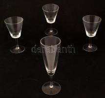 7 db különféle talpas pezsgős pohár, hibátlanok, m:14-17 cm