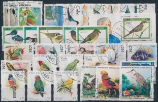88 Birds stamps and 1 block, 88 db Madár motívumú bélyeg és 1 blokk 3 stecklapon
