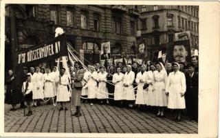 Budapest, Magyar Kommunista felvonulás, Rico Kötszerművek női alkalmazottai, Sztálin és Lenin arcképe a tömegben, photo