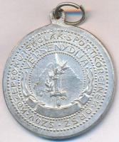 ~1930. "Középfokú Iskolák Sportköreinek Országos Szövetsége Versenydíja / Dulce et decorum est pro patria mori (Édes és dicső dolog a hazáért meghalni)" ezüstözött Br díjérem füllel (30,5mm) T:2