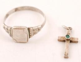 Ezüst(Ag) gyűrű, ezüst(Ag) kis kereszt alakú medál, jelzett, gyűrű mérete: 65, br: 2,9 g