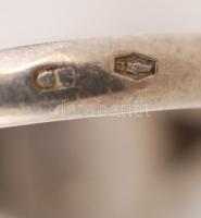 Ezüst(Ag) gyűrű, ezüst(Ag) kis kereszt alakú medál, jelzett, gyűrű mérete: 65, br: 2,9 g