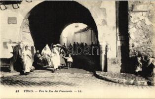 Tunis, Vers la Rue des Protestantis / towards the street of Protestants, from postcard booklet