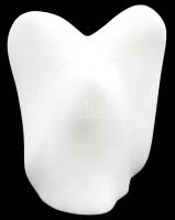 Héra József (1976- ): Angyal, fehér márvány, jelzett, m: 17 cm
