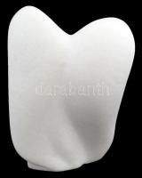 Héra József (1976- ): Angyal, fehér márvány, jelzett, m: 17 cm