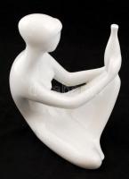 Royal Dux porcelán női figura kancsóval, fehérmázas, jelzett, hibátlan, m: 22 cm