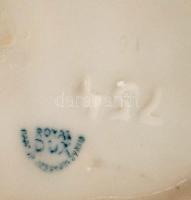 Royal Dux porcelán női figura kancsóval, fehérmázas, jelzett, hibátlan, m: 22 cm